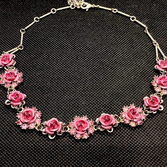 Avon Marked Necklace Flower Jewelry - Picture 1 of 2
